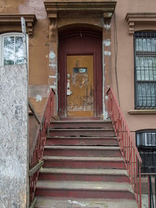 stoop before