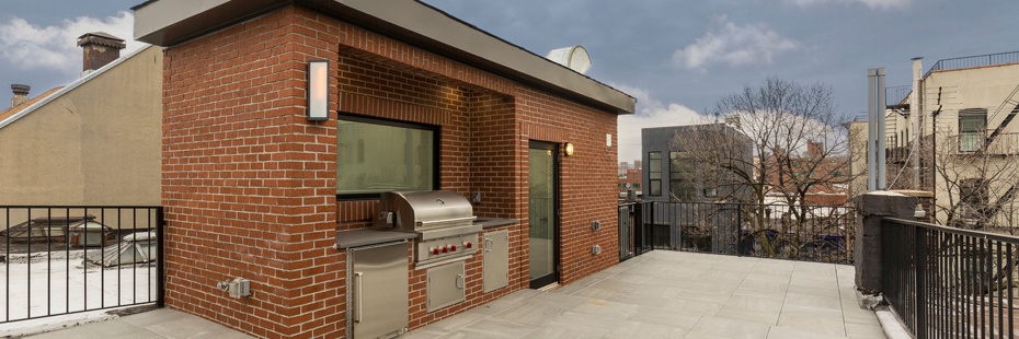 Roof deck with kitchen