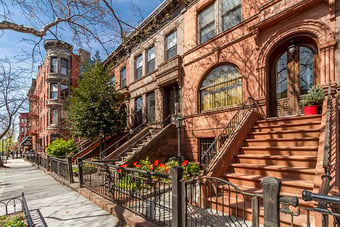 NYC-brownstones-in-summer