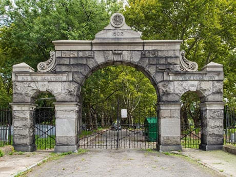 ny bay cemetary entrance